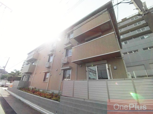 エレナ本山の外観