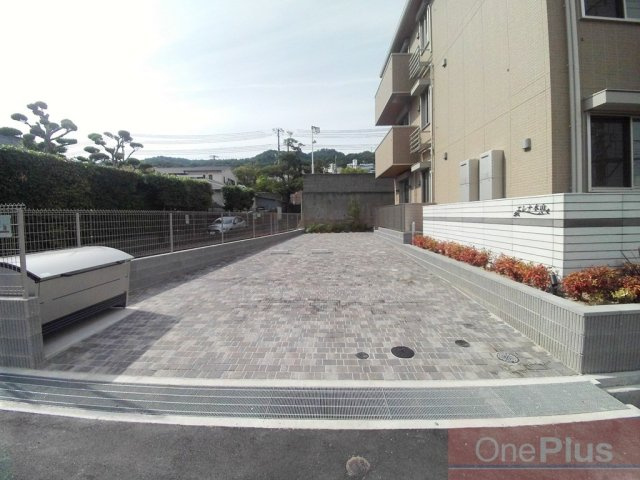 エレナ本山のエントランス