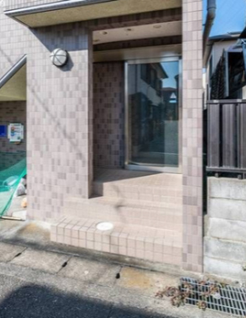 相模原市中央区淵野辺本町３丁目の賃貸マンションのエントランス