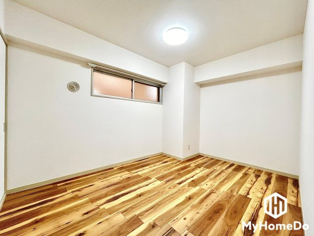 寿ゞやマンション大曽根の洋室|高窓付きでプライバシーを確保しつつ、光を取り込む事ができます。