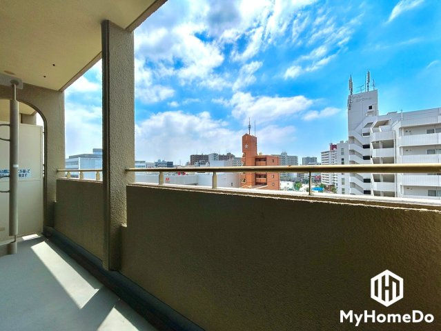 寿ゞやマンション大曽根のバルコニー|屋根付きなので急な雨の日も安心ですね。