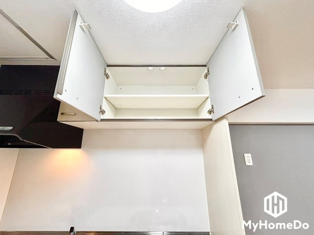 寿ゞやマンション大曽根のキッチン|使い勝手の良い吊戸棚式のシステムキッチンです
