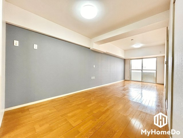 寿ゞやマンション大曽根の居間・リビング|シンプルで美しいデザインのリビングが、毎日の生活に彩りを添える
