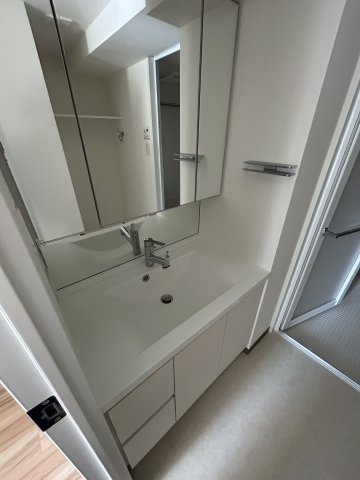 REALIZE町屋の独立洗面台|使いやすい独立洗面台です