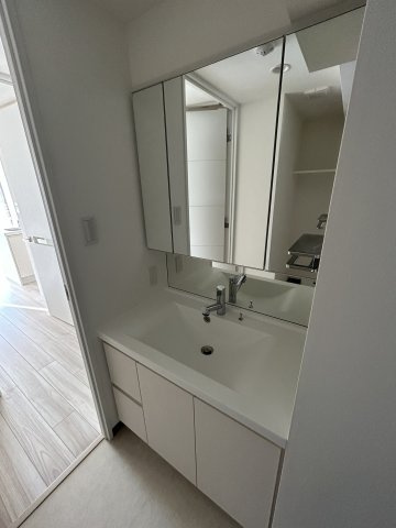 REALIZE町屋の独立洗面台|独立洗面化粧台が付いています