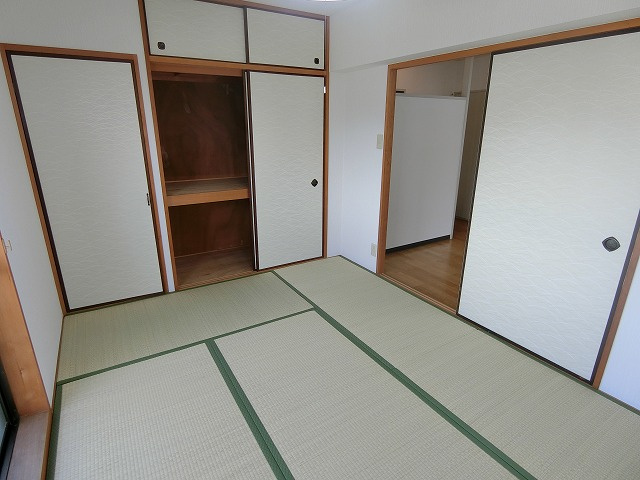 メイプルコート若草の和室