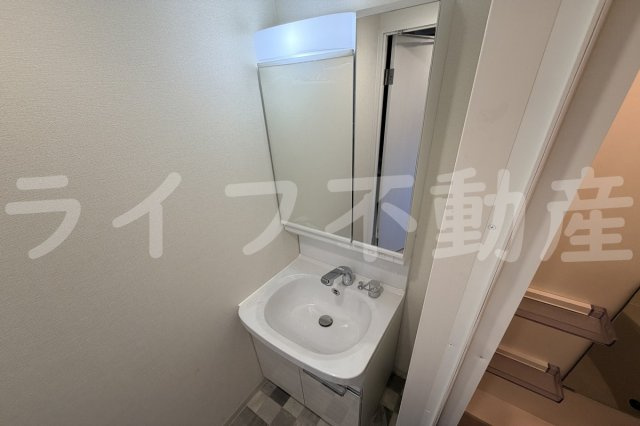 ファステート東大阪アダマスの独立洗面台