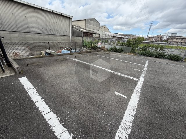 ディアス奥山の駐車場