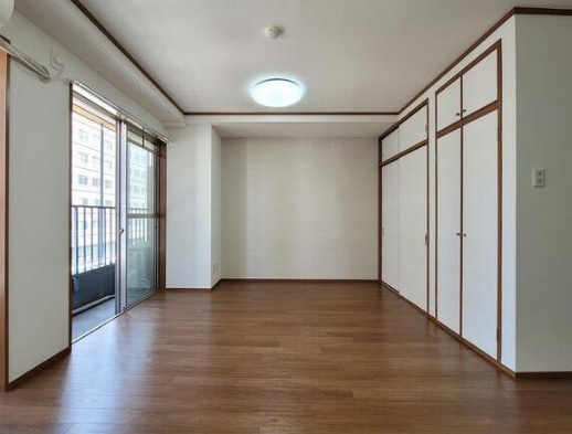 大阪市中央区瓦屋町２丁目の賃貸マンションの居間・リビング