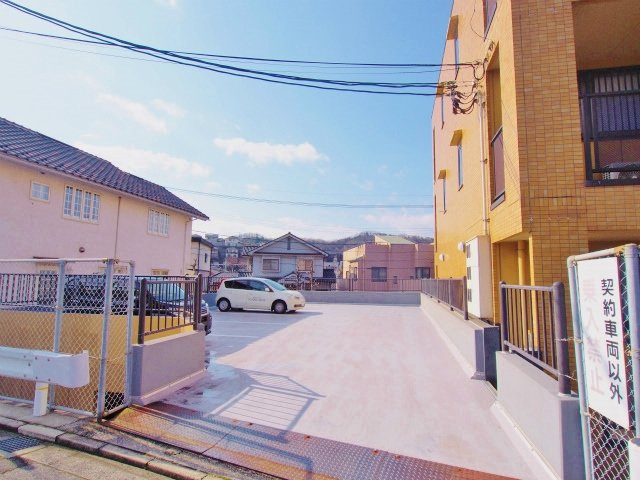 ピースヴィラ矢野南の駐車場