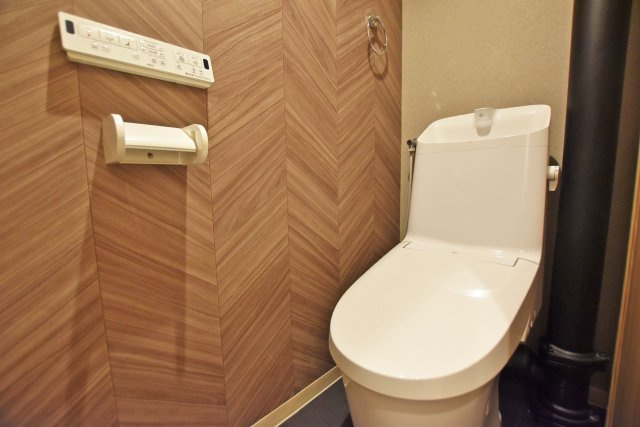 ローレルハイツ大淀１号棟のトイレ|新調済みのトイレでウォシュレット機能が付いており、清潔で心地よくご利用いただけます。