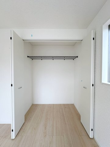 ●安佐北区落合南3丁目No.2の収納|全居室収納☆
7.2帖の主寝室のクローゼットです♪