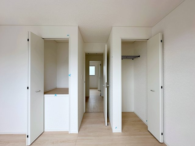 ●安佐北区落合南3丁目No.2の収納|全居室収納☆
5.5帖洋室のクローゼットです♪