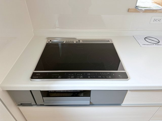 ●安佐北区落合南3丁目No.2のキッチン|IHクッキングヒーター☆
火が出ないために安全性も高いと考えられます。 さらに、安定した加熱管理制御が容易に行えるため、素材を均一に加熱する料理やスープなどの液体の加熱に適しています♪