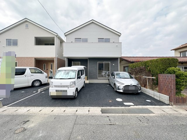 ●安佐北区落合南3丁目No.2の駐車場|車種により並列3台駐車可能☆
広々とした駐車スペースは来客時なども安心なので気軽に家族や友人を招くことができます♪