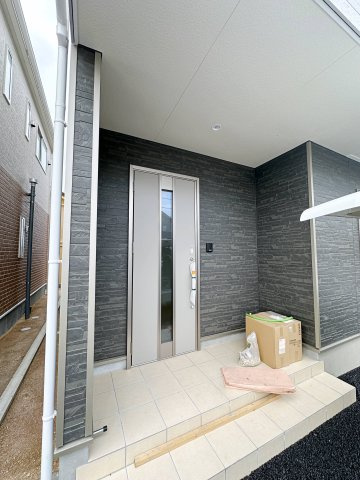 ●安佐北区落合南3丁目No.2の玄関|玄関ポーチ☆
屋根も付いており、雨が降っても濡れる心配はありません♪