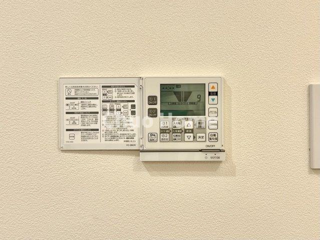 クレストフォルム上野グランステージの冷暖房・空調設備|【床暖房】冬は足元から暖めてくれる床暖房はエアコンとは違って埃が舞いませんので健康にも良さそうですね。