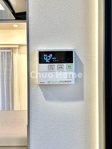 クレストフォルム上野グランステージの発電・温水設備|【給湯リモコン】外での一日を忘れさせてくれるオートバス機能でお好みの湯量・温度に調整された浴槽。