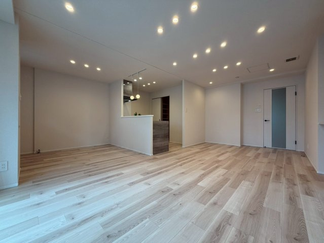 ルーブル富士円山の居間・リビング