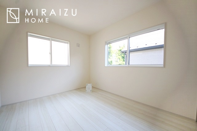 【洋室】 | 暮らしやすさを考えたプランで快適な現地ロケーションを実現。安らぎに満たされる、ゆとりのある日々を過ごせます♪