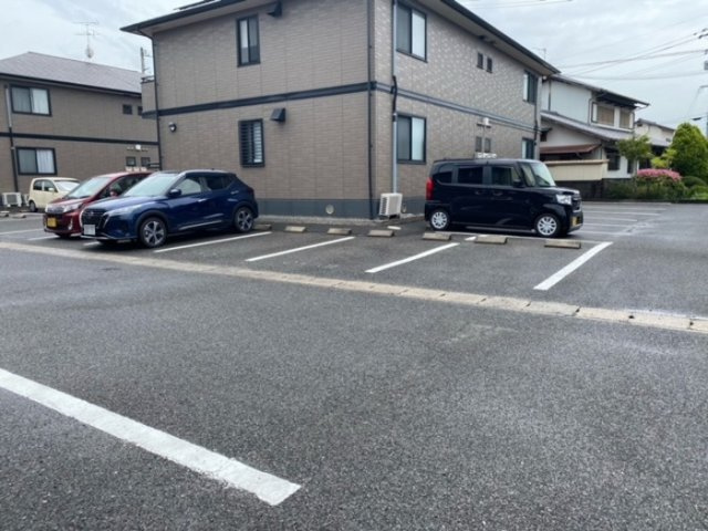 リバーパーク　B棟の駐車場