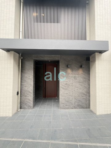 渋谷区代々木３丁目の賃貸マンションのエントランス