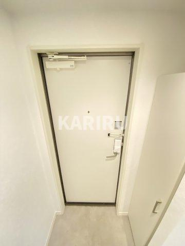 新森アパートメントの玄関