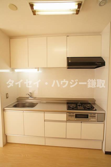 オーシャンビュー参番館のキッチン|３口ガスキッチンに交換しました。