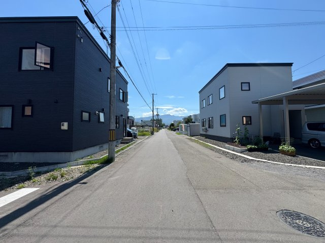 花川南10条3丁目　一戸建ての前面道路含む現地写真