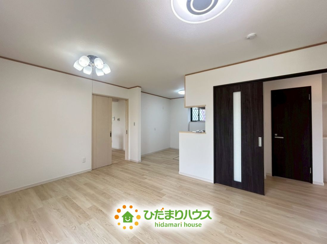 加須市水深　中古一戸建ての居間・リビング