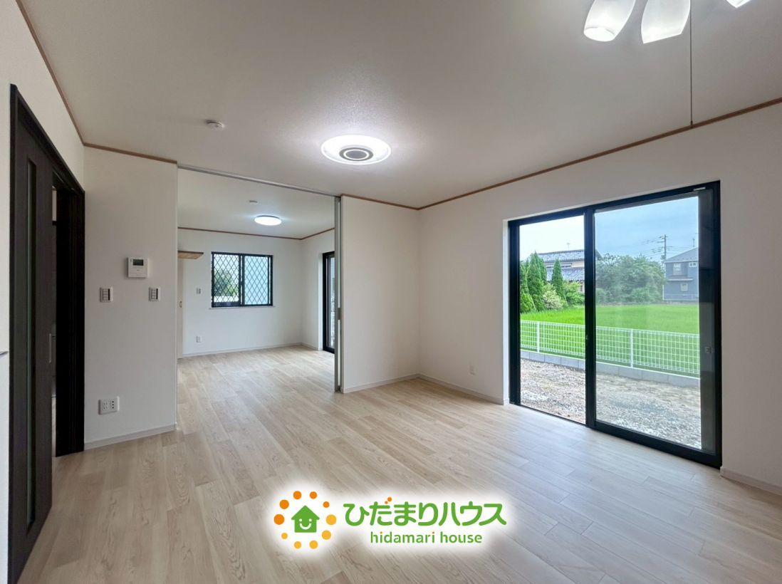 加須市水深　中古一戸建ての居間・リビング