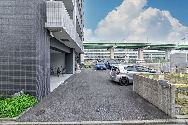 アロハパレスの駐車場|車をお持ちの方に嬉しい駐車場付きの物件です