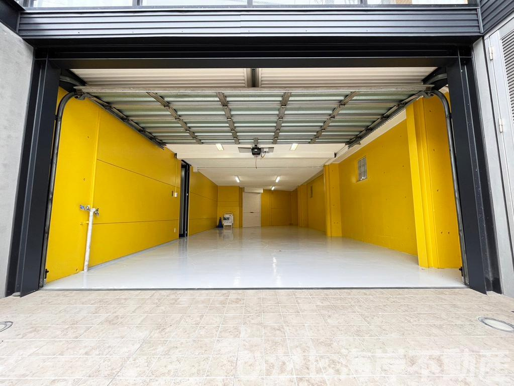 藤沢市片瀬三丁目　中古戸建の駐車場|新規リフォーム完了！　ガレージ