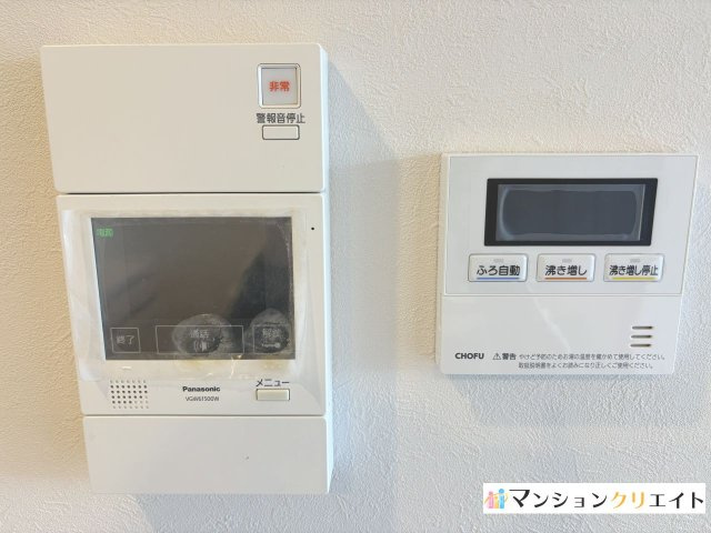 ロアール高木の防犯設備|モニター付きインターホンと給湯パネル