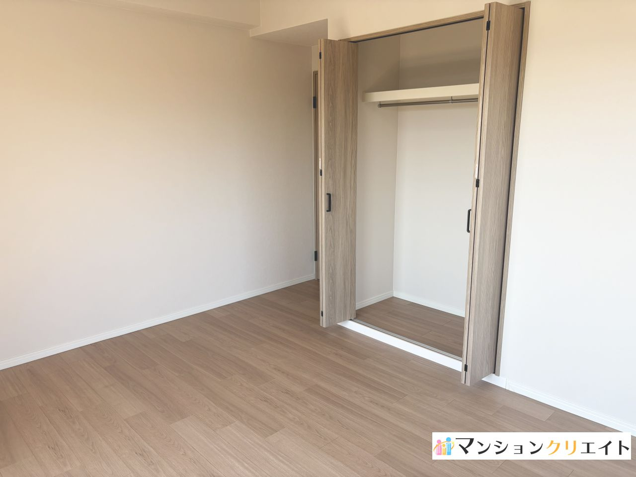 ロアール高木の収納|洋室7.5帖のクローゼット