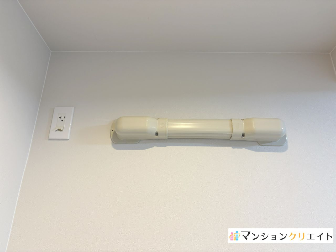 ロアール高木の洋室|エアコン設置用配管