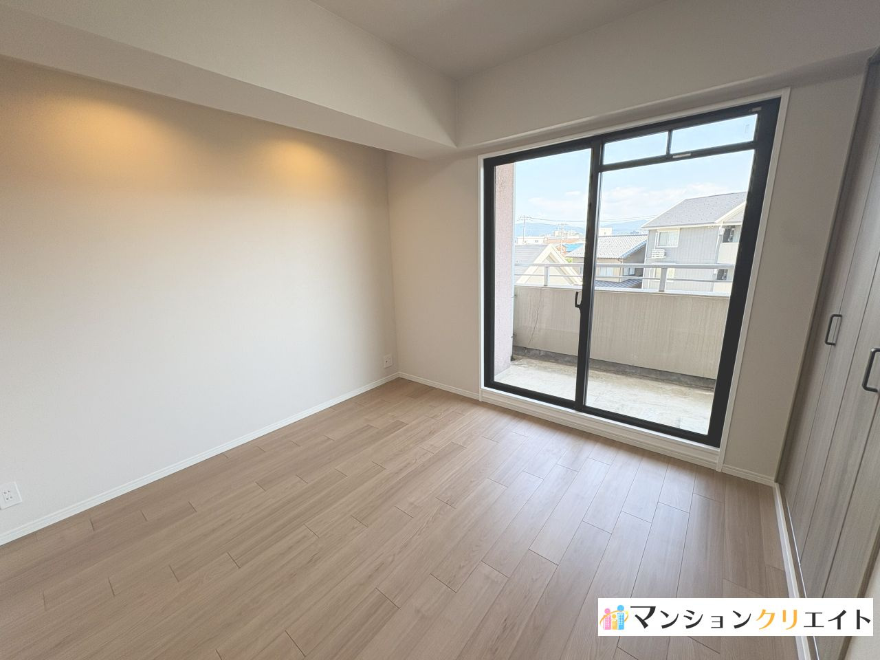 ロアール高木の洋室|洋室5.6帖　こちらのお部屋も南東バルコニーに面しているので明るいです