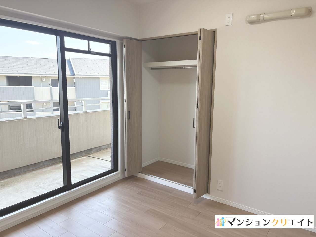 ロアール高木の収納|洋室5.6帖のクローゼット
