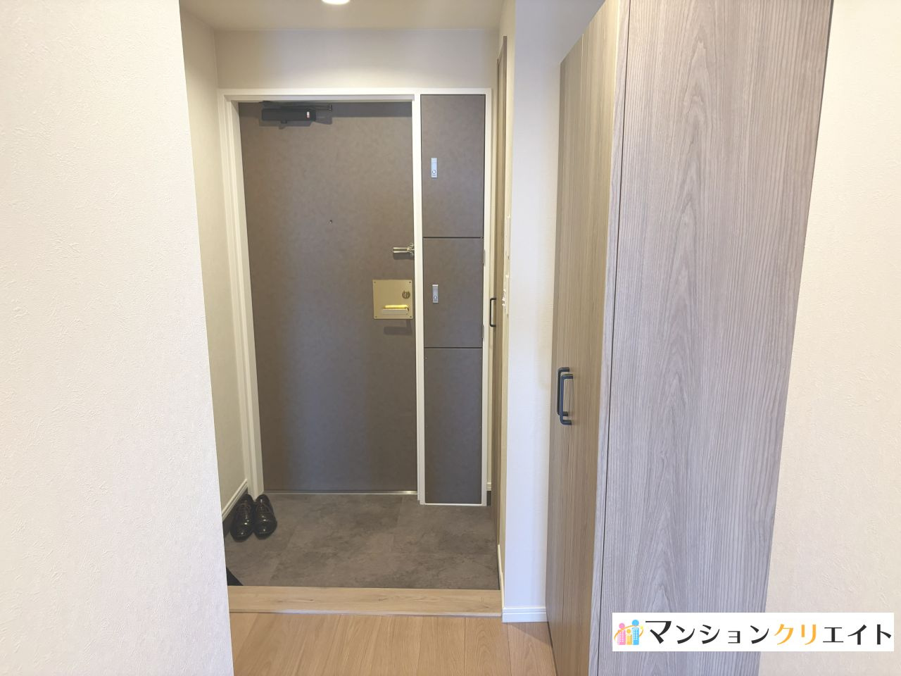 ロアール高木の玄関|室内側から見た玄関