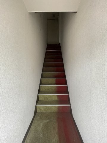 高島市今津町中沼1丁目中古店舗の内装|階段