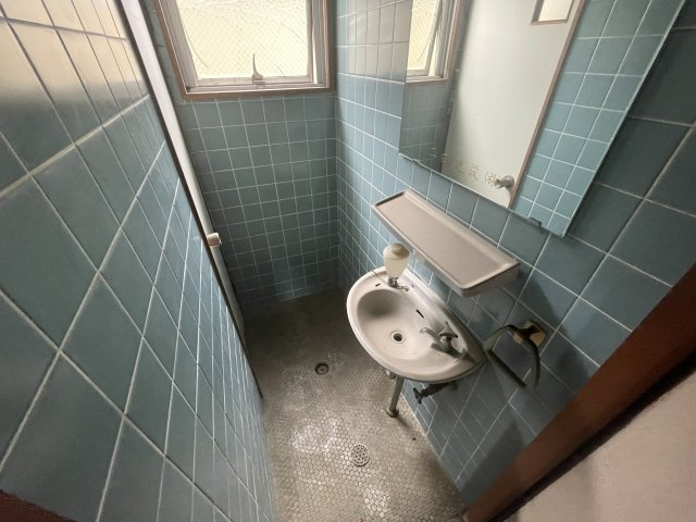 高島市今津町中沼1丁目中古店舗の内装|2Fトイレ手洗い器