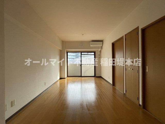 川崎市多摩区菅６丁目の賃貸マンションの居間・リビング