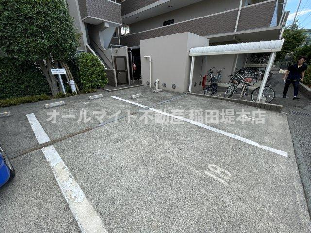 川崎市多摩区菅６丁目の賃貸マンションの駐車場