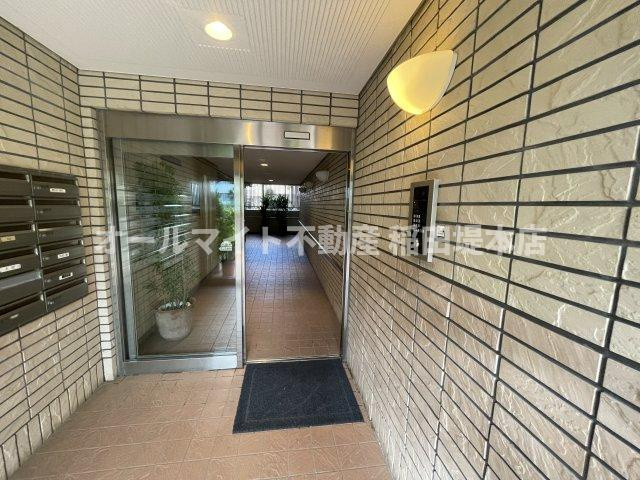 川崎市多摩区菅６丁目の賃貸マンションのエントランス