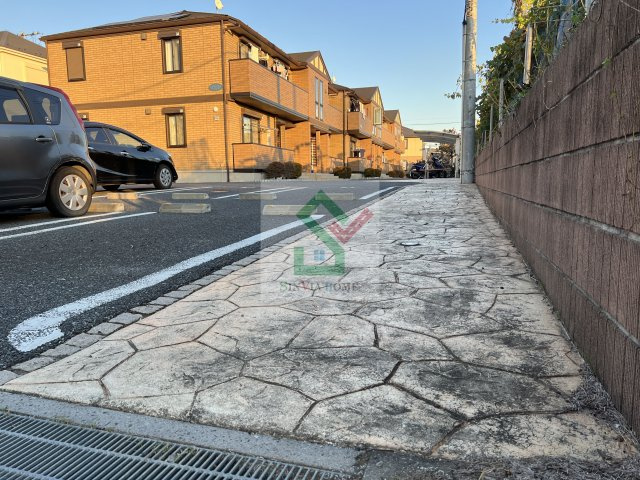 ラルーチェAのエントランス