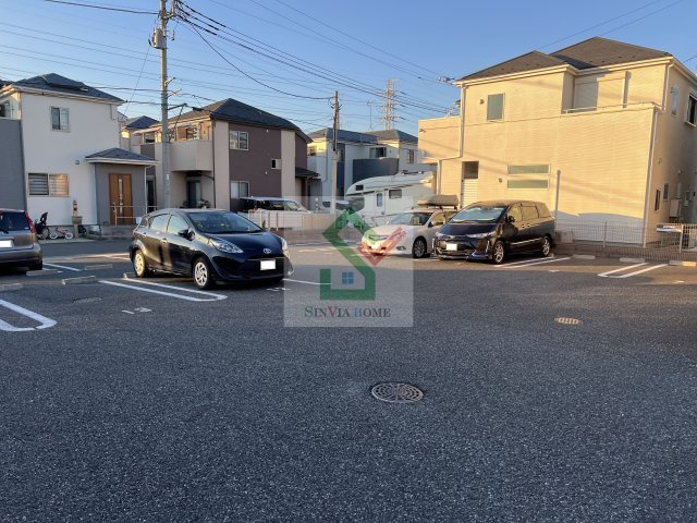 ラルーチェAの駐車場