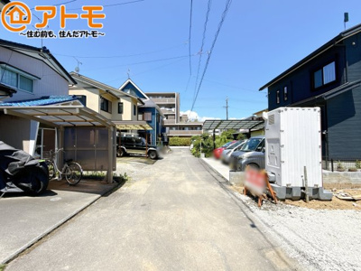 【前面道路含む現地写真】 | 葵区北安東1丁目15期　新築戸建　1号地 | ランドリー収納がある洗面所なので、スペースを広く利用できます♪