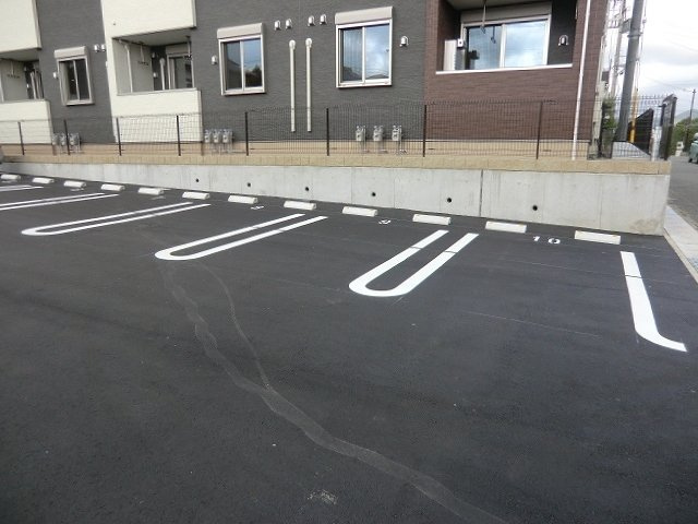 オー　テリトワールの駐車場