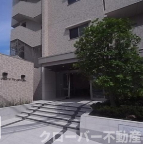 アルファスマート丸亀城西のエントランス