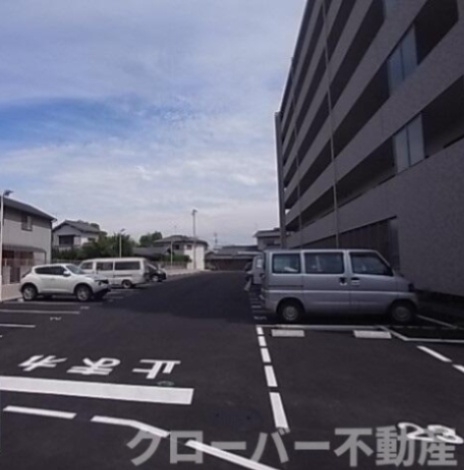 アルファスマート丸亀城西の駐車場